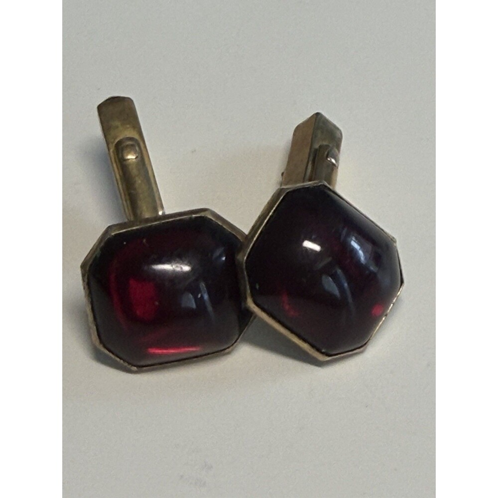 Vintage Swank Cufflinks Synthetic Ruby Garnet Red Glass Gold Tone Toggle Stylish